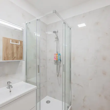Andel, Smichov Flat, Fresh Bath, Port Ac, Kitchen * Prague