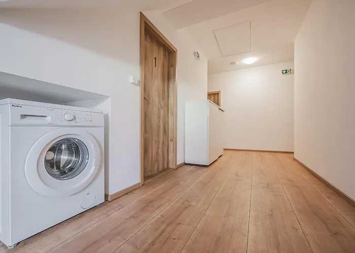 Flat Near Castle Stylish & Prime Location 3 Appartement