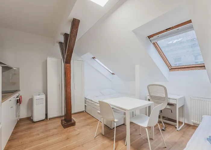 Flat Near Castle Stylish & Prime Location 3 * Prague