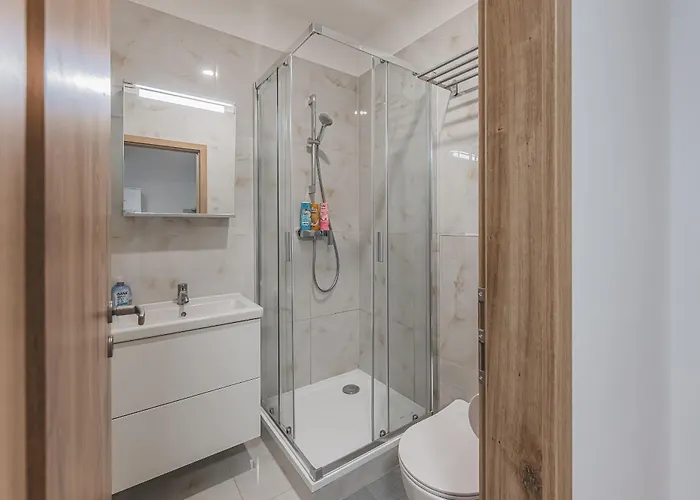 Flat Near Castle Stylish & Prime Location 3