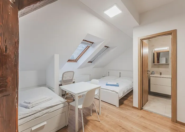 Flat Near Castle Stylish & Prime Location 3 *